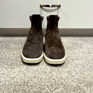 Vince size 6 suede booties